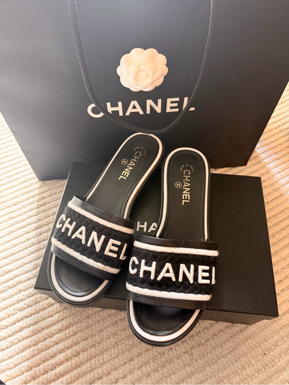 CHANEL 2021 CC Cruise slides sz 41C